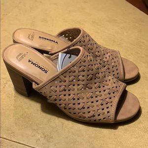 NWT Taupe cushioned footbed shoes 8.5